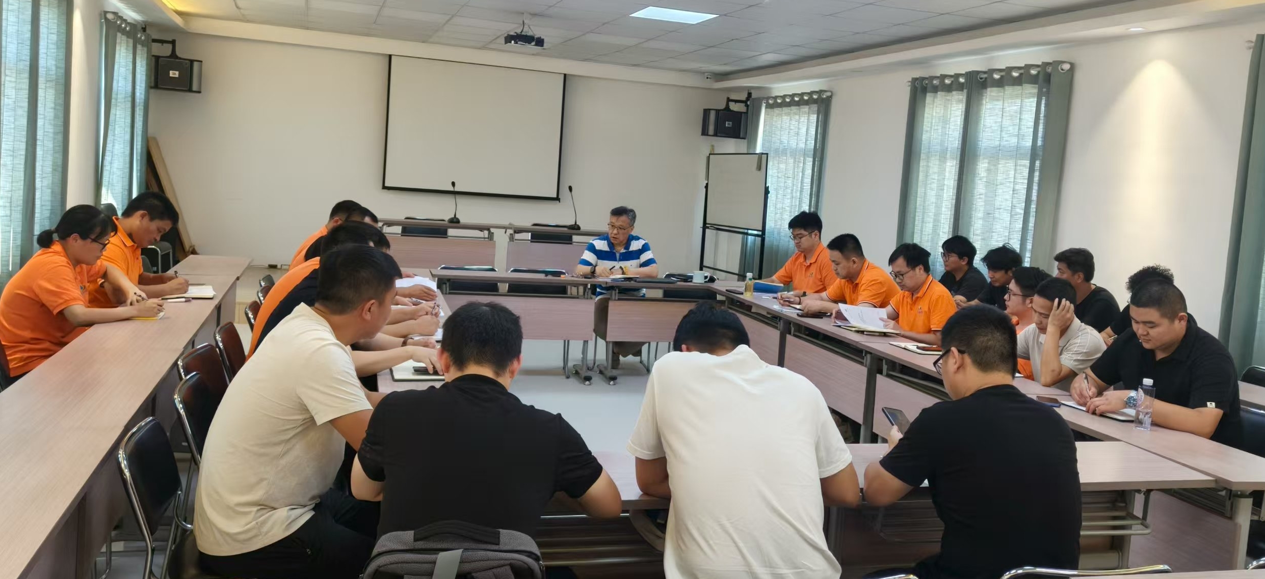 公司組織人防設備新標準宣貫會暨業(yè)務學習會